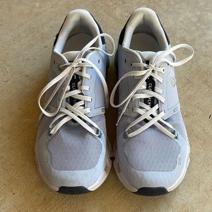 Women’s On Cloudflyer Running Shoe Size 10.